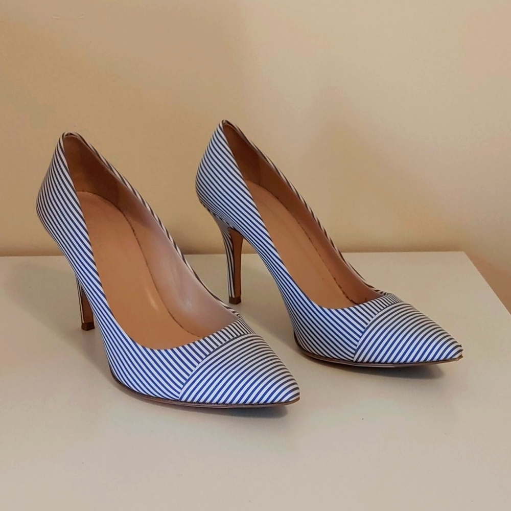 Striped pumps